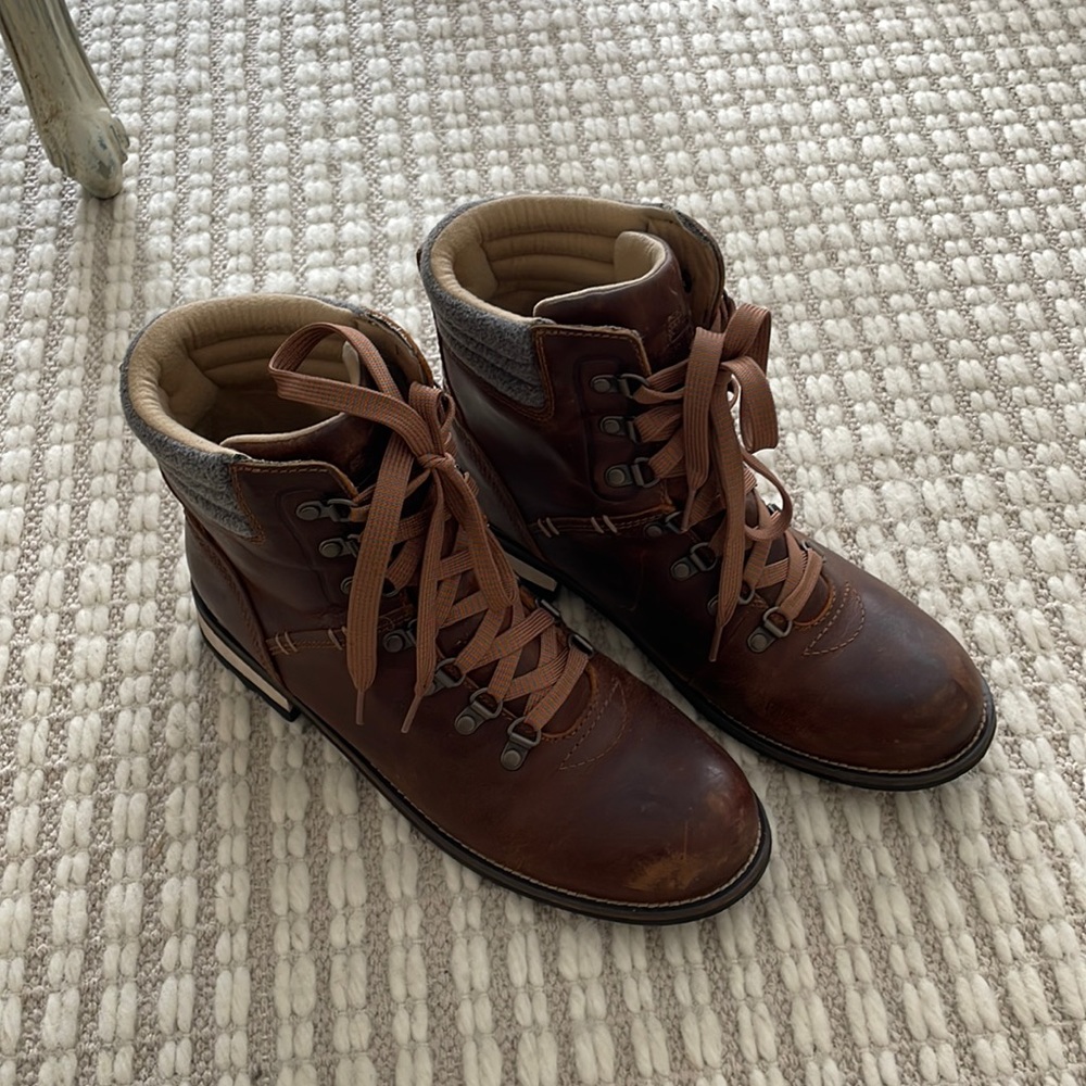 Kodiak lace up boots size 9, 40 EU